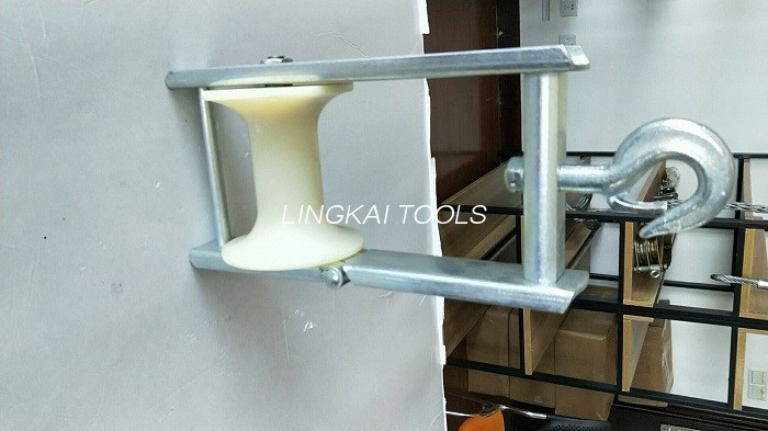 Blok Takal Tahan Lama Dengan Aluminium Nylon Sheave Roller Bunch Conductor Block Aerial Cable Stringing Roller